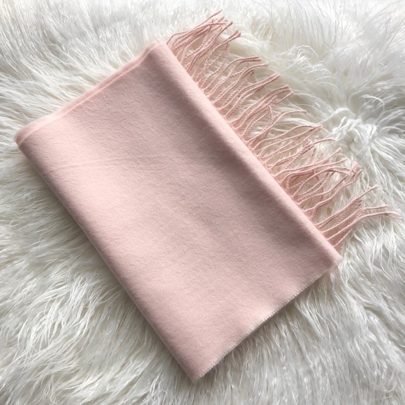 Light pink scarf 🧣 - Picture 1 of 4